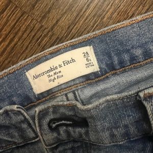 28 short Abercrombie the mom Jean high rise